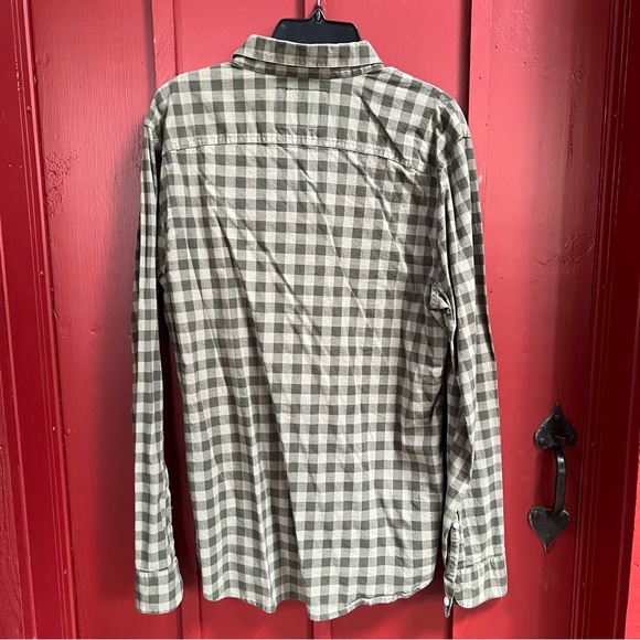 Hollister Men's Olive Plaid Button-Down Shirt - Picture 6 of 6